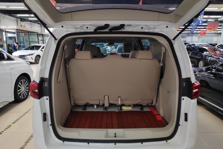 别克GL8 2023款 陆上公务舱 智享型机舱底盘23