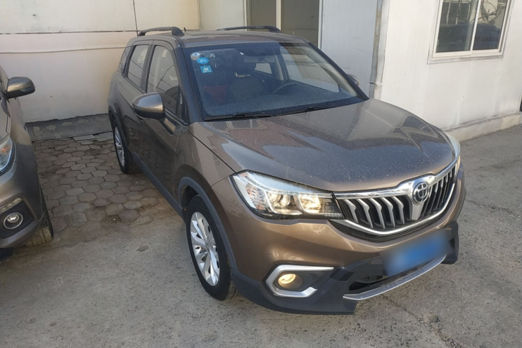 中华V3 2017款 1.5L 手动智能型车身外观3