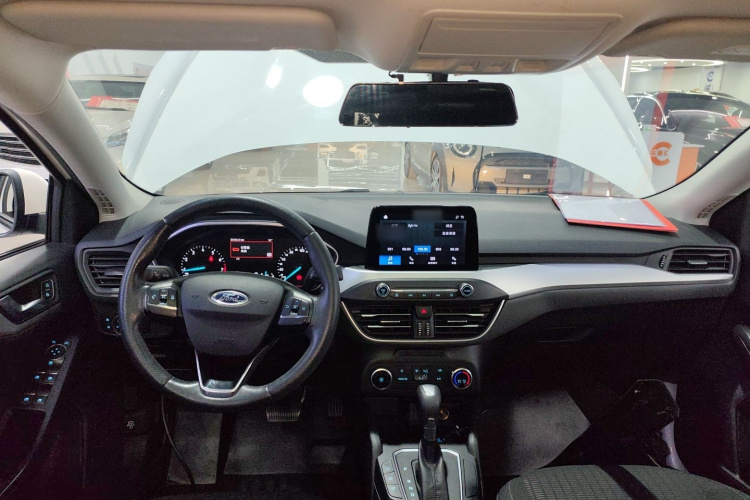 福特 福克斯 2020款 三厢 1.5L 自动锋跃型中控内饰12