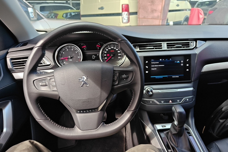 标致408 2019款 350THP 自动豪华版 国V中控内饰7002