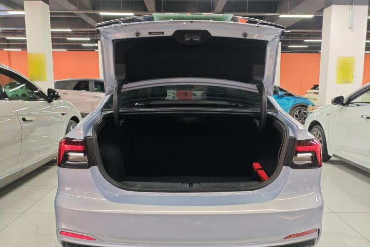 飞凡汽车 飞凡ER6 2021款 新动版 620km 智行版机舱底盘23