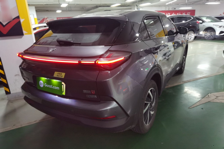 哪吒汽车 哪吒U 2021款 Pro 400 巡航版车身外观7