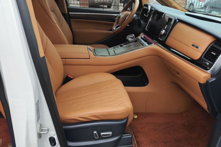 广汽传祺 传祺M8 2021款 领秀系列 390T 至尊版中控内饰7004