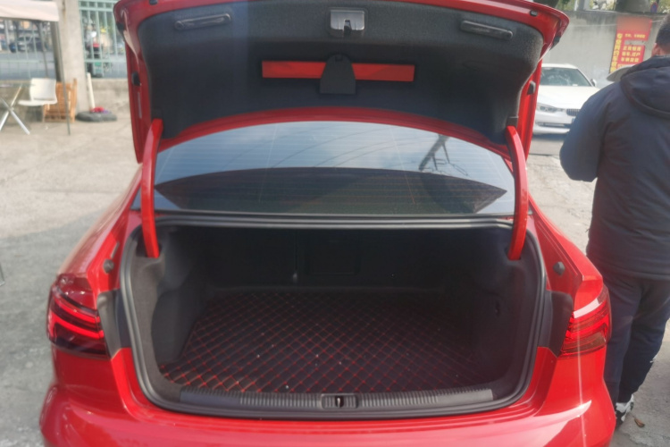 奥迪A3 2020款 改款 Limousine 35 TFSI 进取型 国VI机舱底盘23