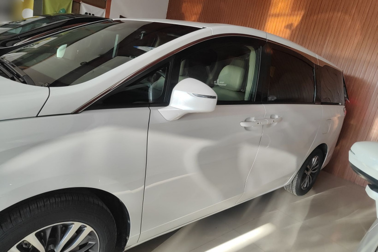 别克GL8 2021款 ES陆尊 653T 尊享型车身外观4