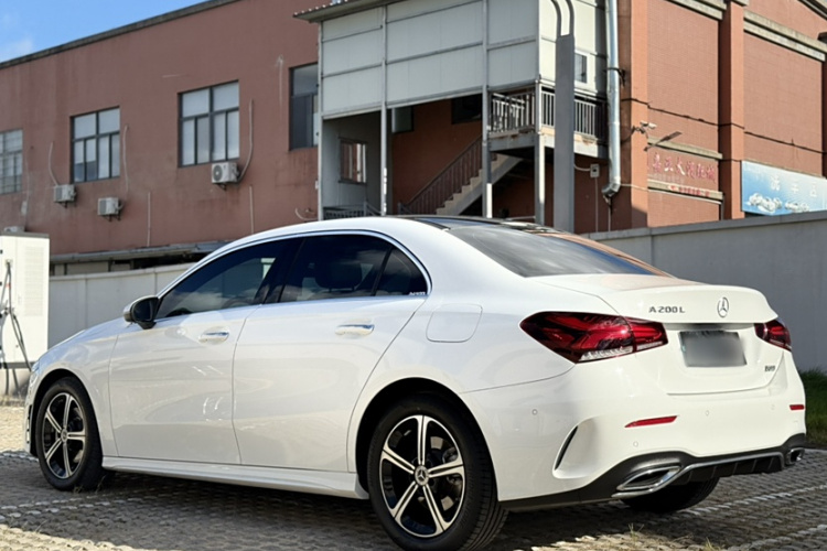 奔驰A级 2022款 改款三 A 200 L 运动轿车时尚型车身外观6002