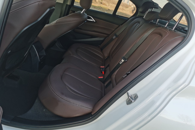 宝马1系 2020款 120i M运动套装中控内饰7003