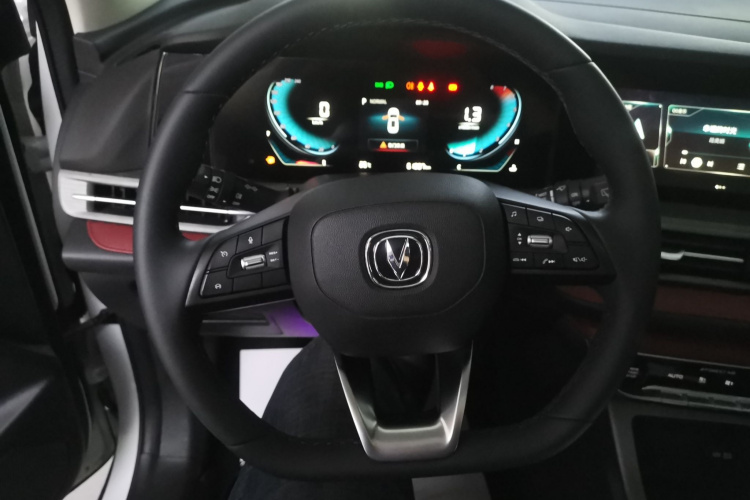 长安CS55PLUS 2022款 蓝鲸版 1.5T DCT豪华型中控内饰13