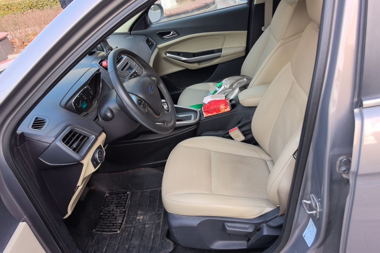 福特 福睿斯 2015款 1.5L 自动时尚型中控内饰19