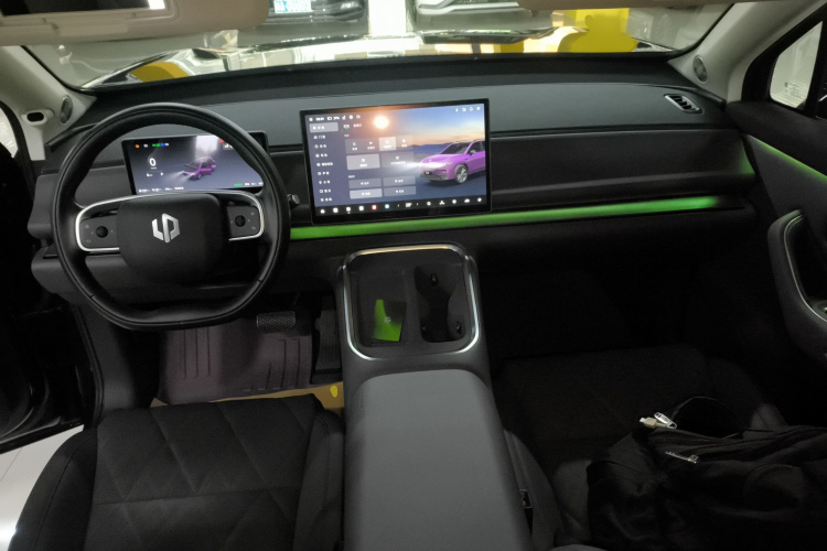 零跑汽车 零跑C16 2026款 增程 280激光雷达智尊版 5座中控内饰7001