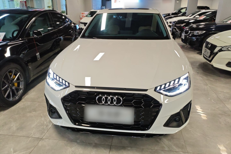 奥迪A4L 2022款 40 TFSI 豪华动感型车身外观2