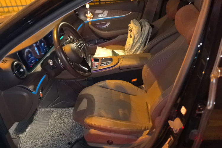 奔驰E级 2022款 改款三 E 300 L 时尚型中控内饰19