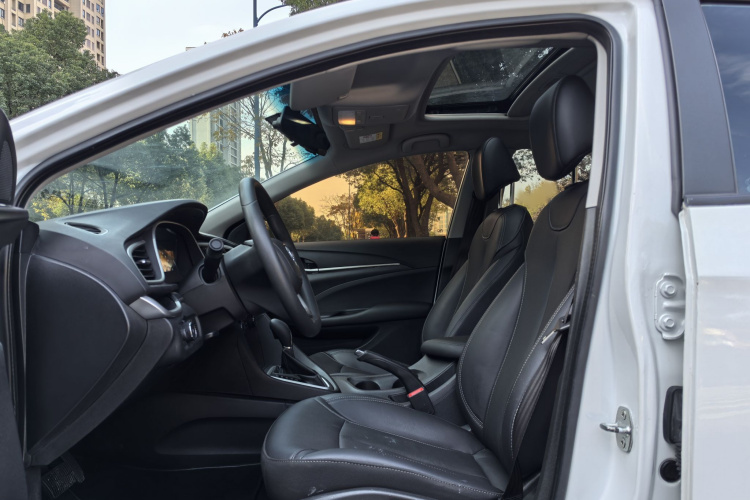 别克 英朗 2021款 改款 典范 1.5L 自动精英型中控内饰7001