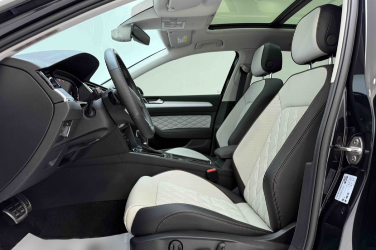 大众 迈腾 2023款 200万辆纪念版 330TSI DSG豪华型中控内饰7002