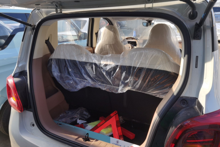 五菱汽车 宏光MINIEV 2025款 四门版 臻享+款机舱底盘23