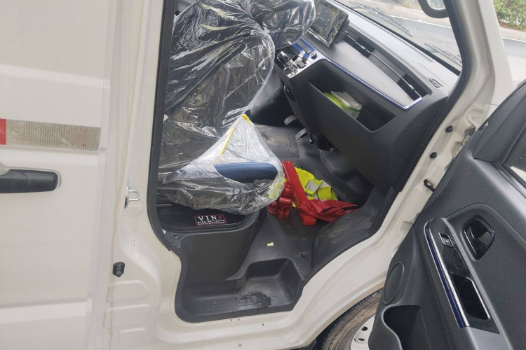 东风 御风EM27 2024款 EM27L 亿纬动力 41.86kWh局部细节9005