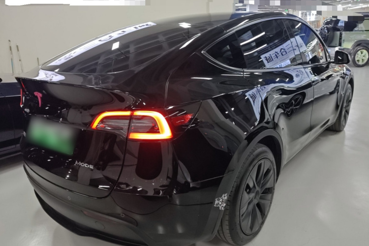特斯拉 Model Y 2023款 后轮驱动版车身外观7