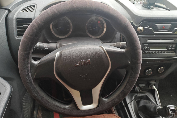 五十铃 瑞迈 2018款 2.8T经典版两驱豪华款加长货厢JE493ZLQ5F局部细节13