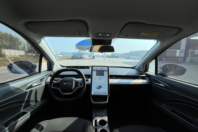 哪吒汽车 哪吒V 2021款 标准续航娱乐版升级型中控内饰7001