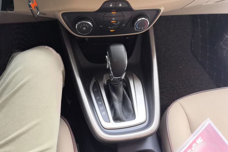 福特 福睿斯 2015款 1.5L 自动舒适型局部细节18