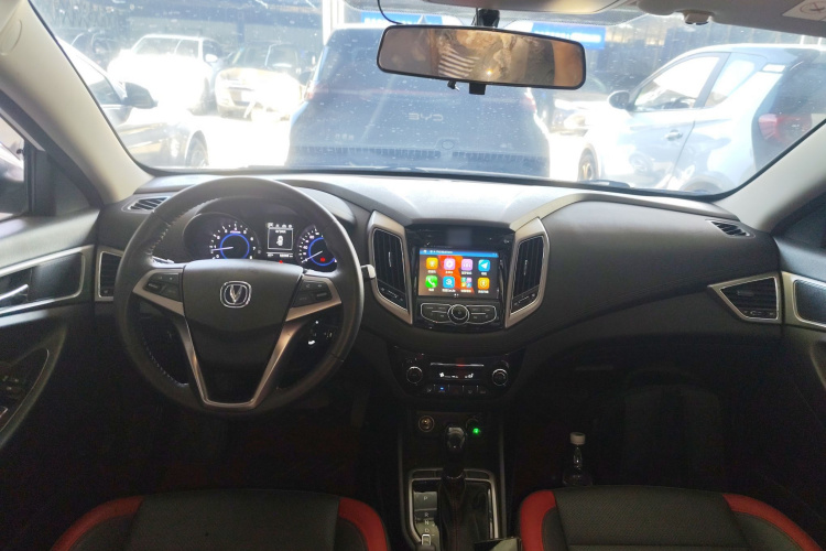 长安 逸动 2016款 XT 1.6L 自动俊酷型中控内饰12