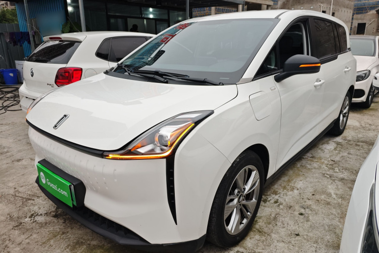 奔腾NAT 2023款 PRO 舒享出行加长版 425km车身外观1