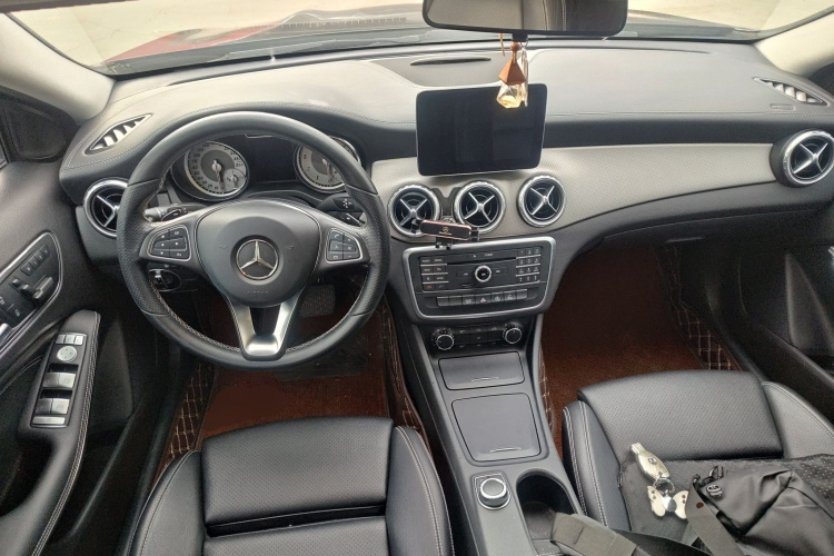 奔驰GLA 2016款 GLA 200 时尚型中控内饰12