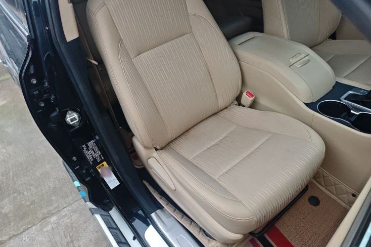 丰田 汉兰达 2017款 2.0T 两驱精英版 5座局部细节41