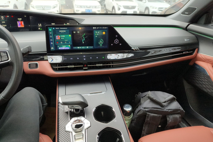 长安UNI-K 2023款 2.0T 两驱悦领型中控内饰12