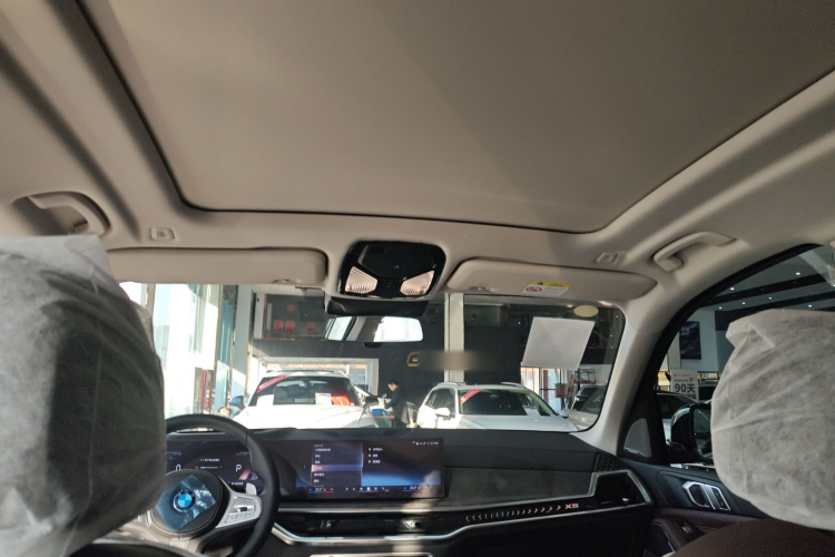 宝马X5 2025款 xDrive 30Li 尊享型M运动曜夜套装中控内饰22