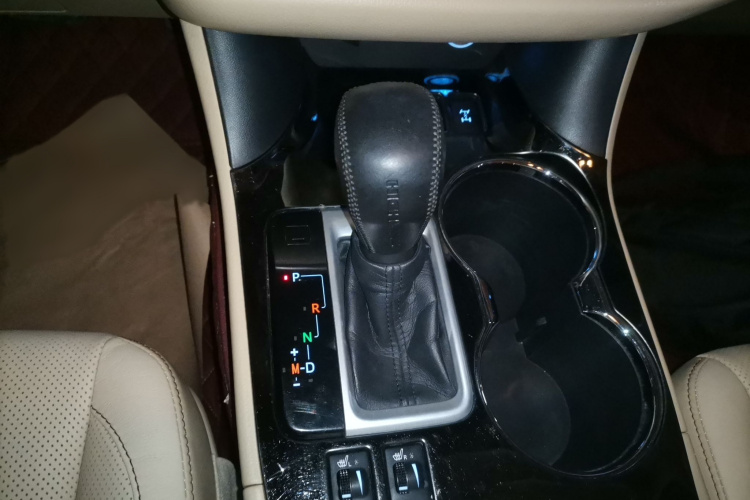 丰田 汉兰达 2015款 2.0T 四驱豪华版 7座局部细节18