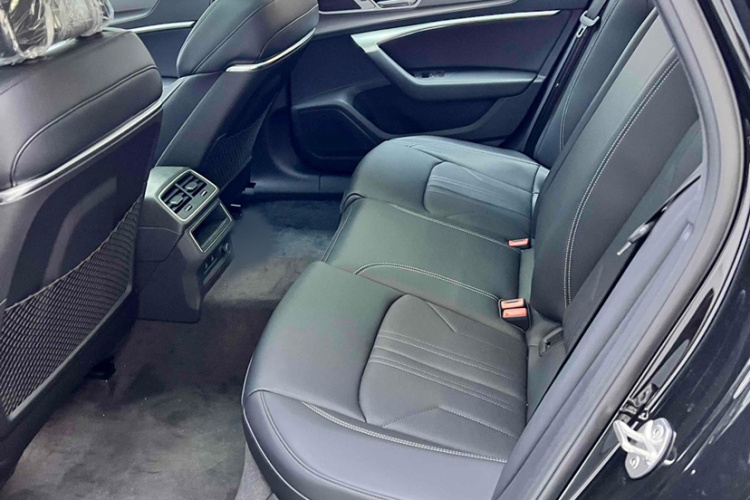 奥迪A6L 2025款 改款 40 TFSI 豪华动感型中控内饰7009