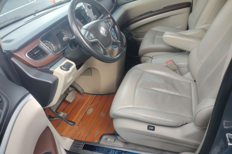 别克GL8 2018款 28T 豪华型 国VI中控内饰19