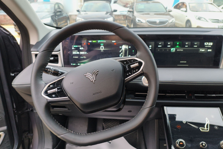 哪吒汽车 哪吒U 2021款 Pro 400 行业定制版中控内饰13