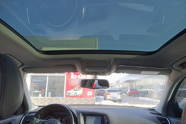 奥迪Q5 2015款 40 TFSI 技术型中控内饰22