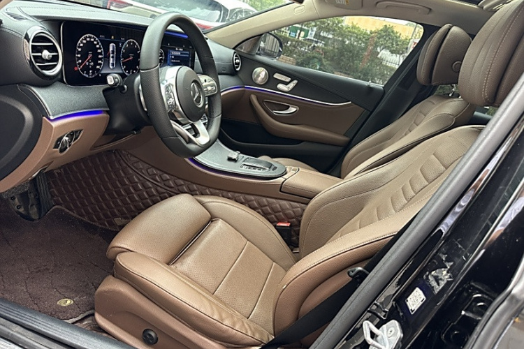 奔驰E级 2019款 E 200 L 运动型中控内饰7002