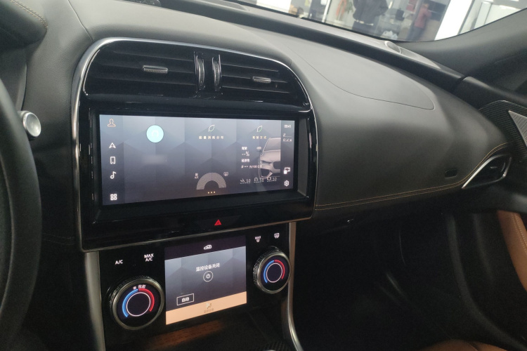 捷豹XEL 2024款 2.0T 250PS R-DYNAMIC S耀黑运动版中控内饰12
