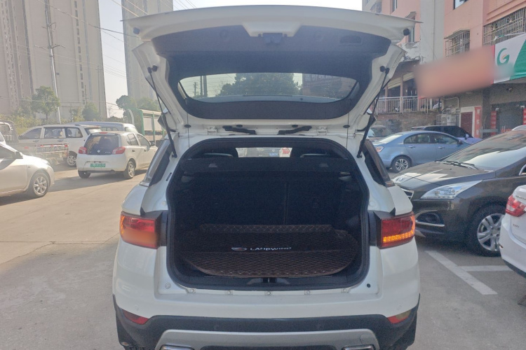 陆风X7 2015款 2.0T 全景尊贵版机舱底盘23