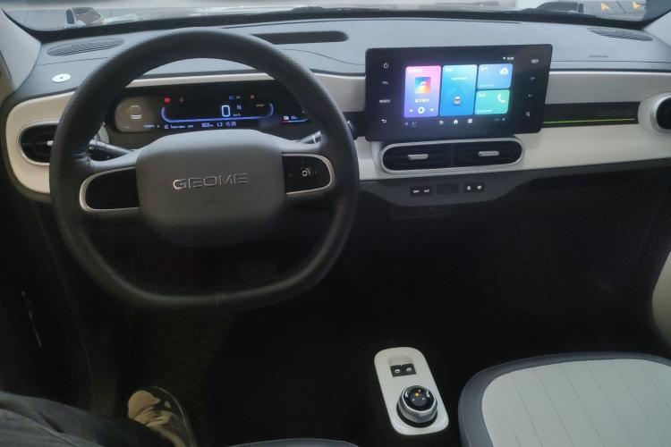 吉利银河 2025款 210km 熊猫卡丁中控内饰12