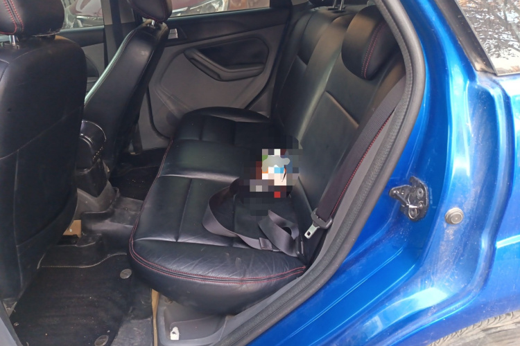 福特 福克斯 2013款 两厢经典 1.8L 手动基本型中控内饰21