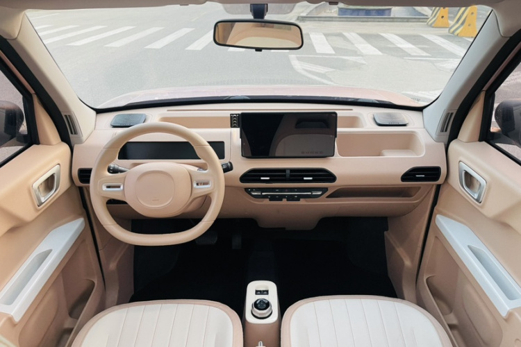 吉利银河 2023款 熊猫mini 200km 灵动熊中控内饰7004