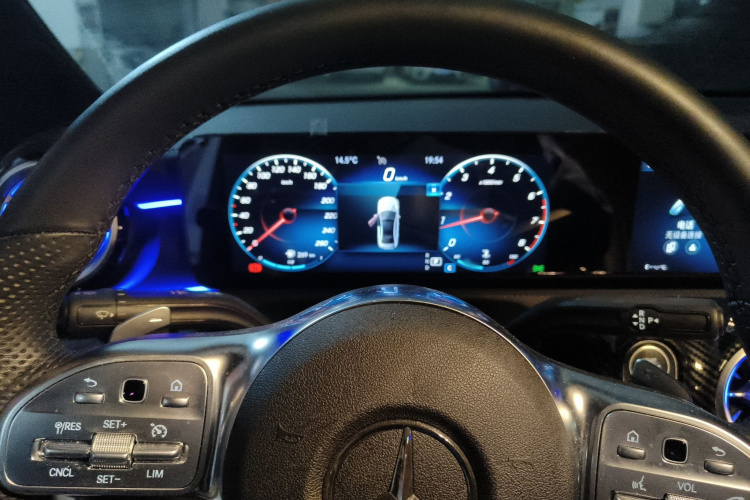 奔驰A级 2021款 A 200 L 运动轿车时尚型局部细节14