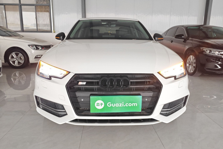 奥迪A4L 2018款 30周年年型 40 TFSI 运动型车身外观2