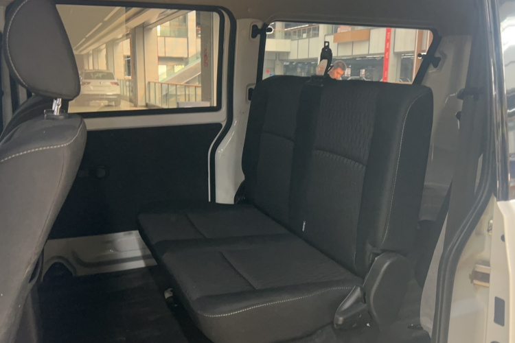 金杯 金海狮M经典 2024款 1.5L 工程狮客车 6座中控内饰7002