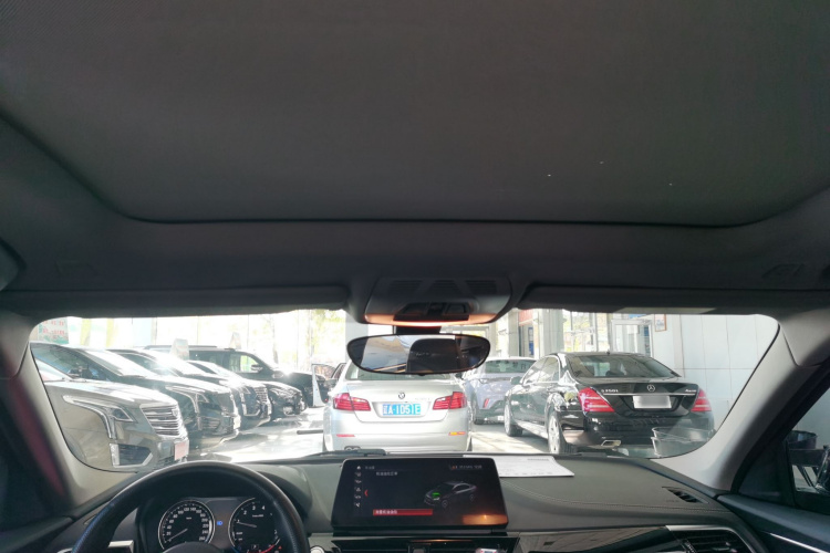 宝马1系 2023款 120i M运动曜夜版中控内饰22