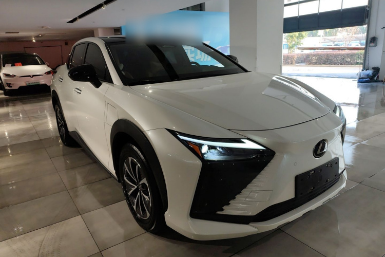 雷克萨斯RZ 2023款 450e 四驱纵享版车身外观3