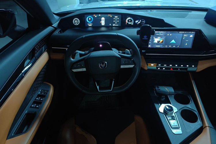 长安UNI-V 2023款 1.5T 运动版中控内饰13