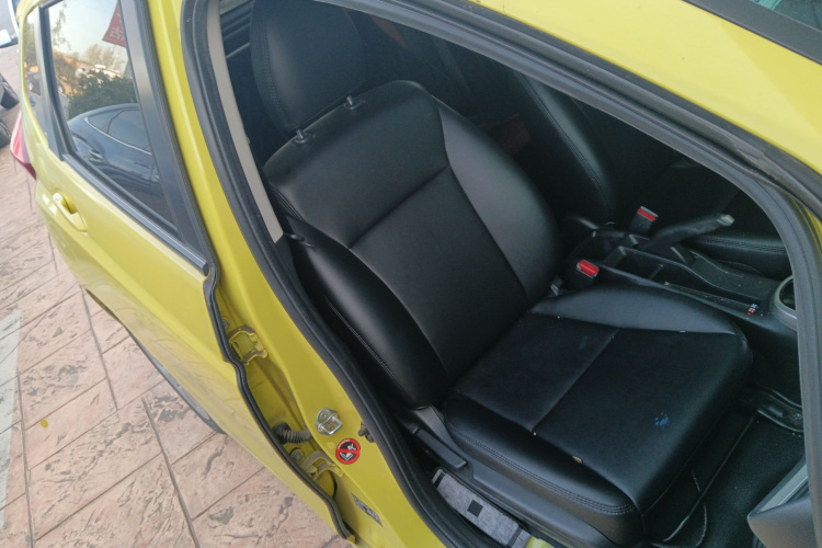 本田 飞度 2014款 1.5L SE CVT时尚型局部细节41