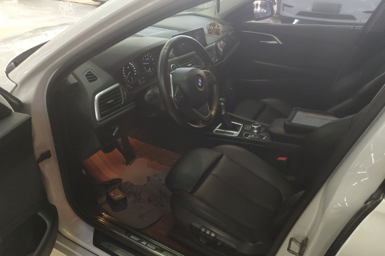 宝马1系 2018款 118i 设计套装型中控内饰20