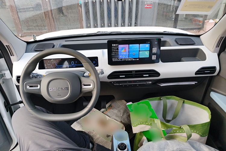 吉利银河 2024款 熊猫mini 200km 耐力熊中控内饰12